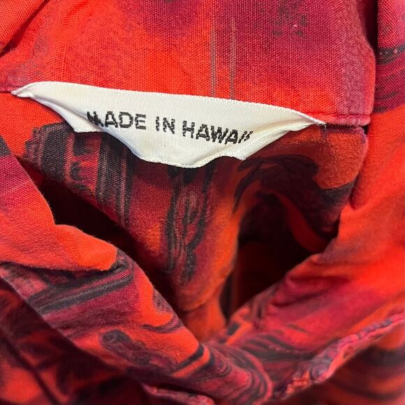 Vintage 1960s Loop Collar Hawaiian Camp Shirt L Gold Buttons Made In Hawaii Red - Picture 9 of 9